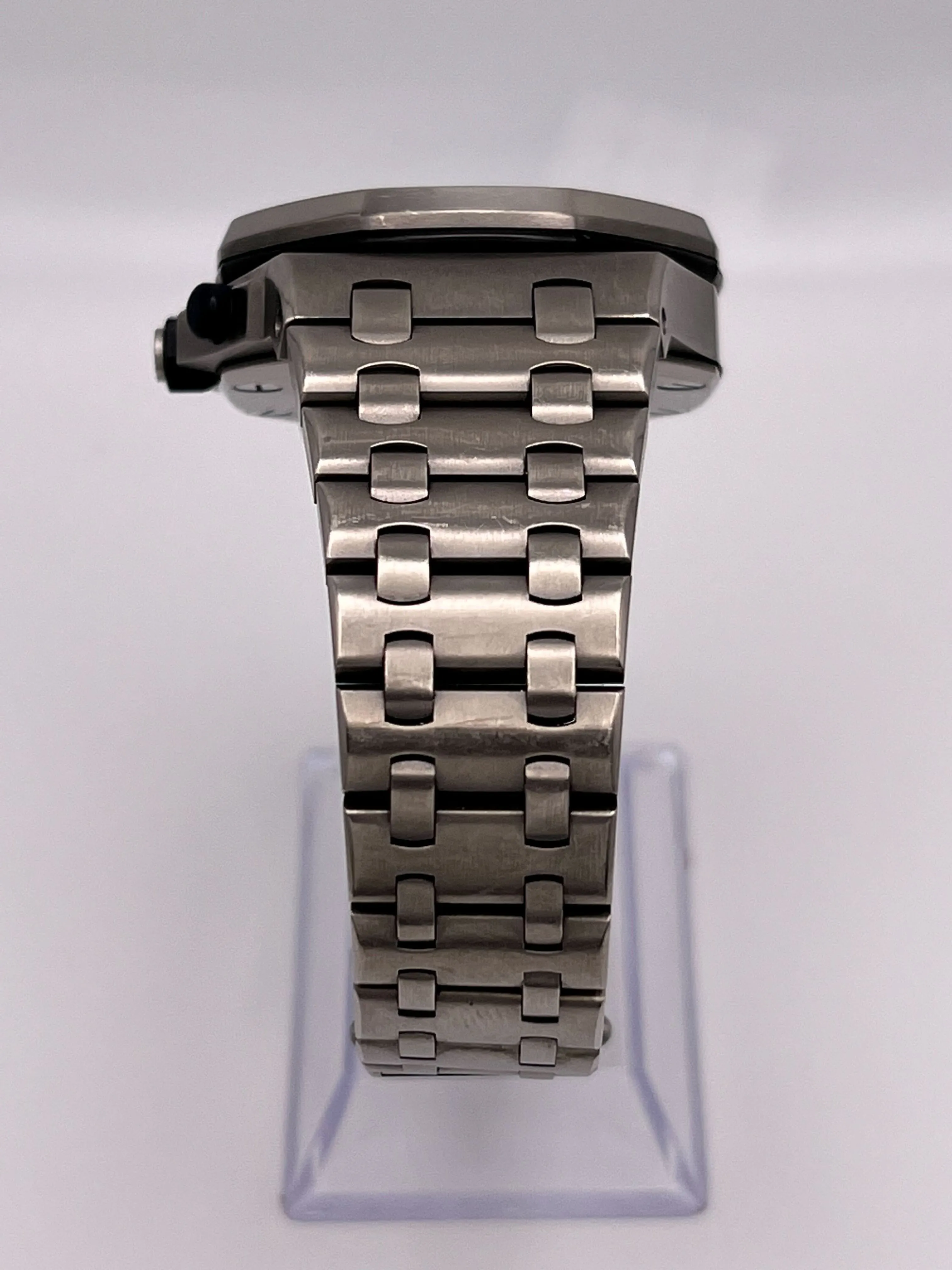 Audemars Piguet Royal Oak Offshore 25721TI.OO.1000TI.03 Chronograph Titanium White Dial