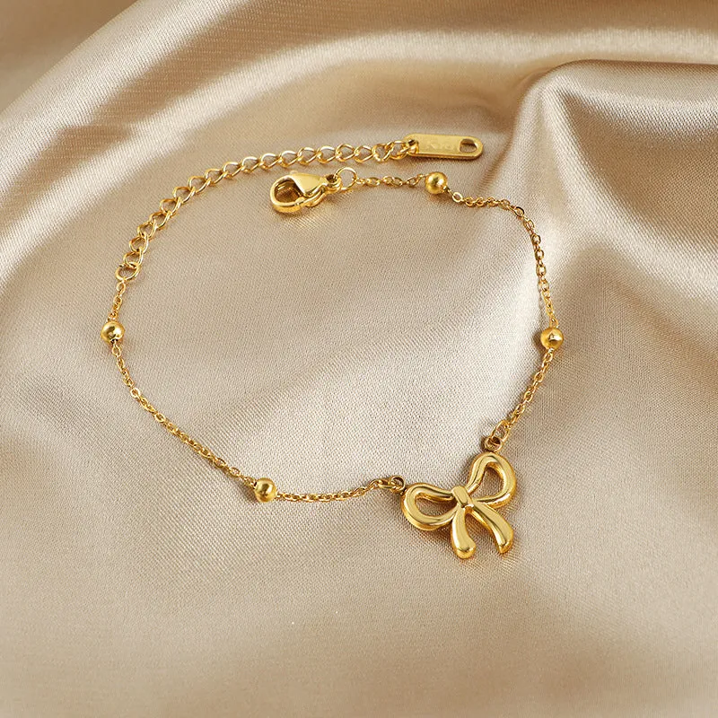 European and American fashion niche design with a sense of luxury, simplicity, and versatility. Bead bow titanium steel bracelet