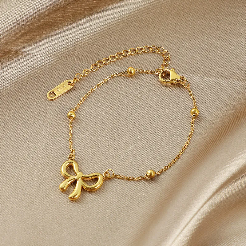European and American fashion niche design with a sense of luxury, simplicity, and versatility. Bead bow titanium steel bracelet