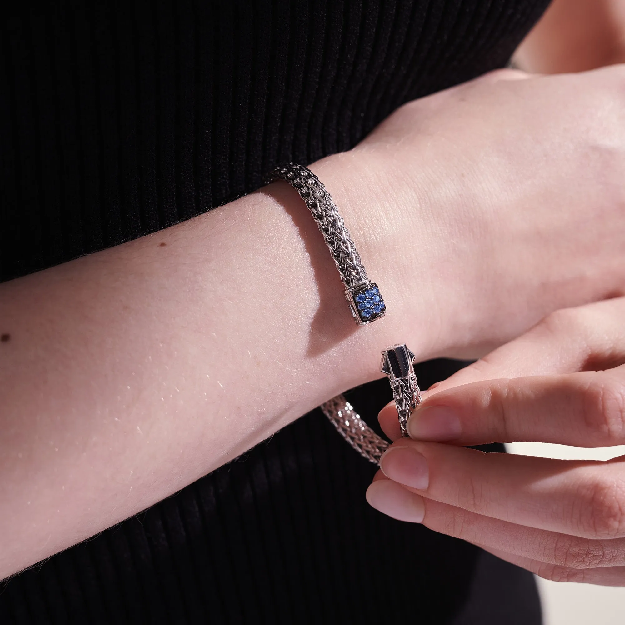 JOHN HARDY MEDIUM STERLING SILVER BRACELET WITH BLUE SAPPHIRE