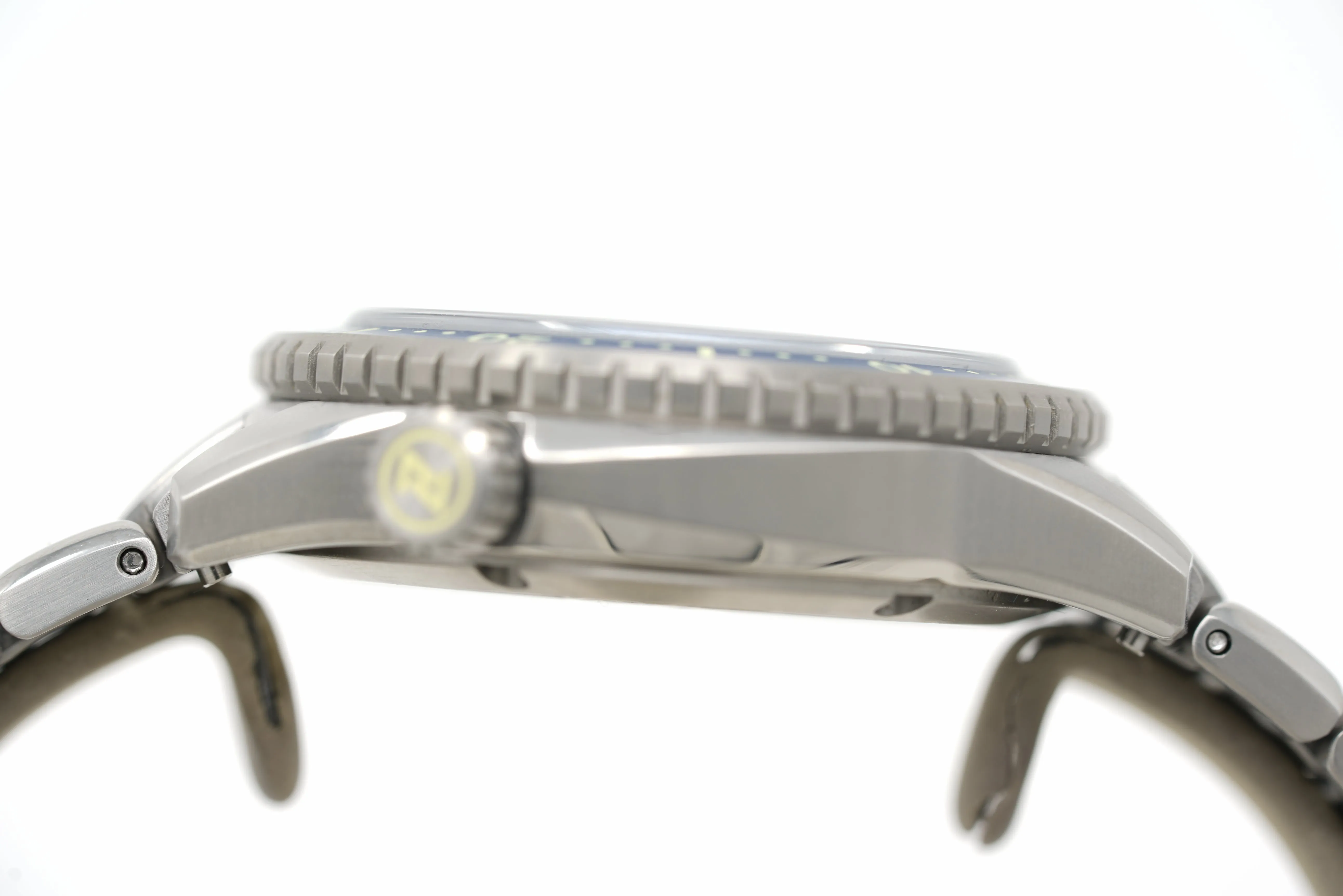 Pre-Owned Zelos Mako V3 Titanium Limited Edition