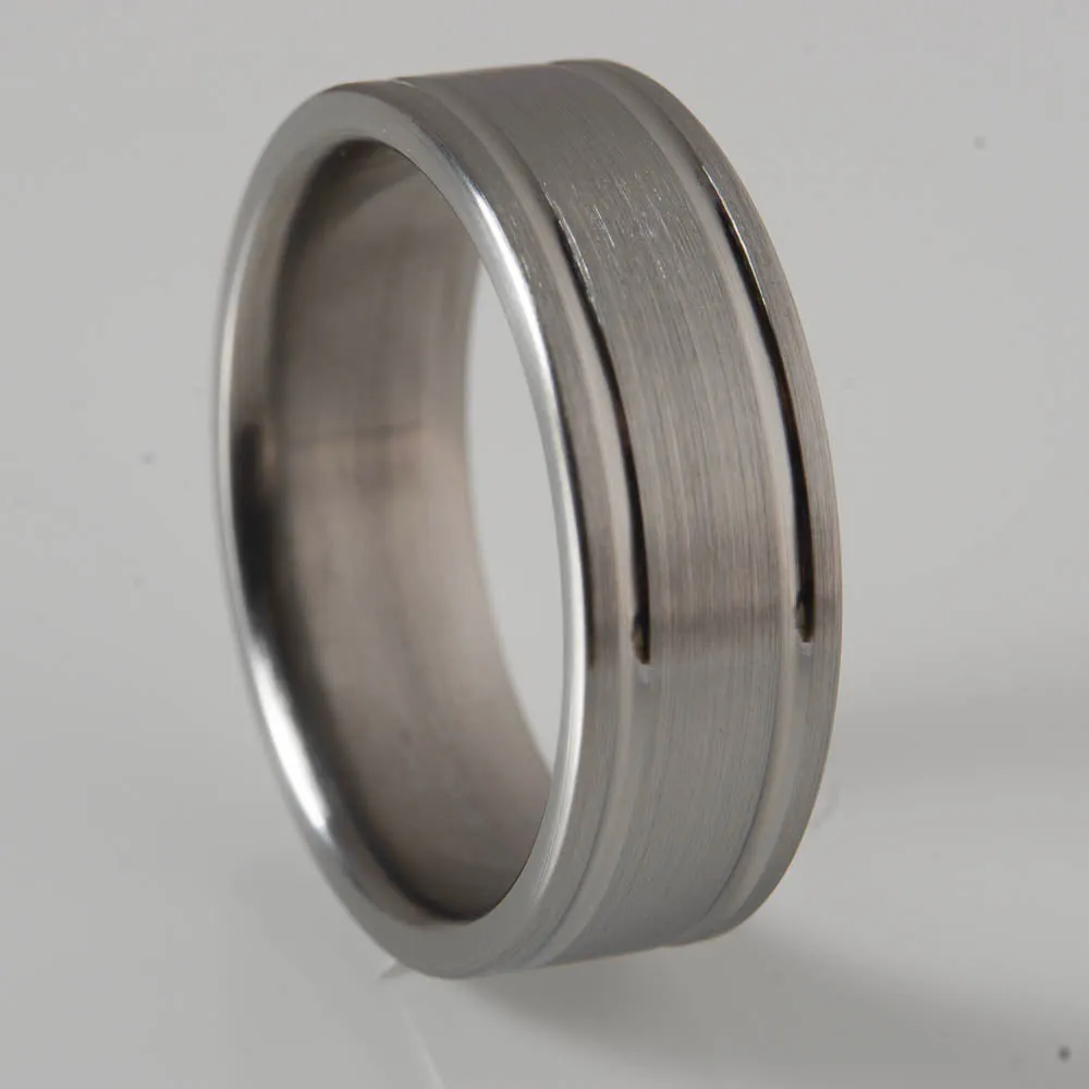 Saturn- titanium ring for men with ringed grooves