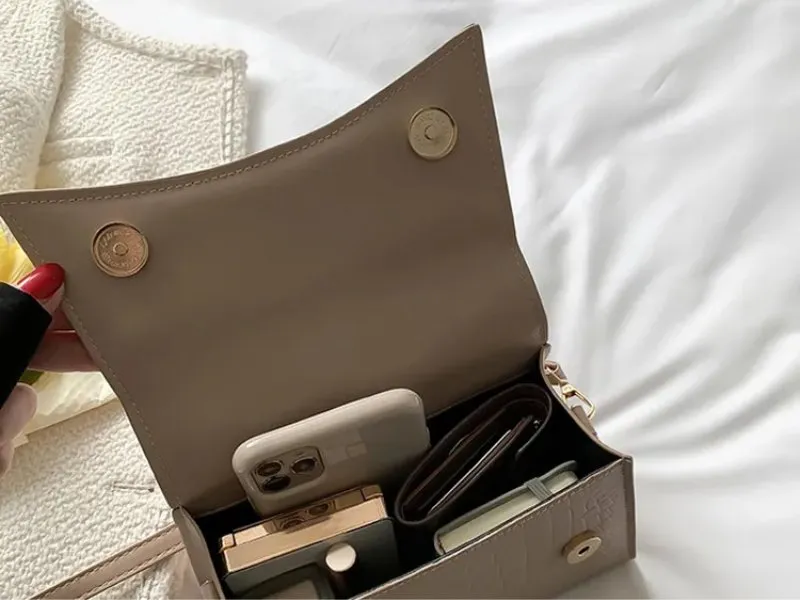 Vera | Top Handle Croc-Embossed Handbag